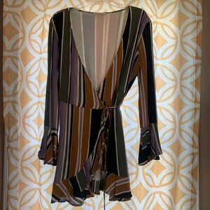 Striped wrap dress with flare sleeve by Peach Love
Size L